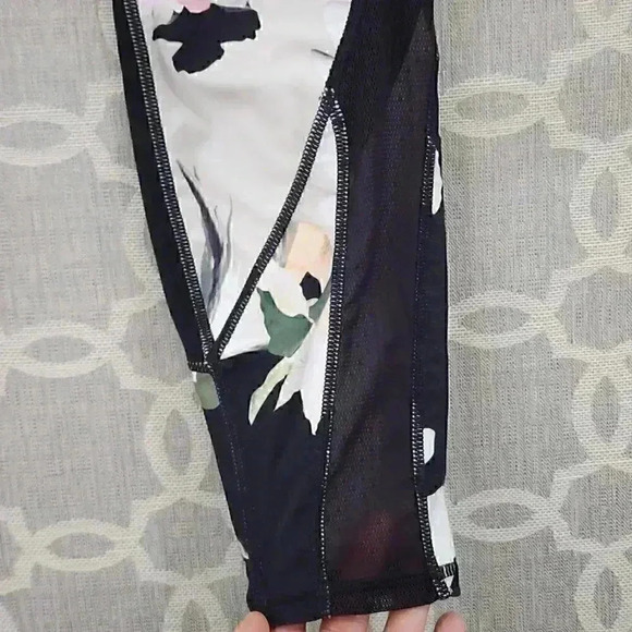 Athleta Floral Mesh Black Cropped Leggins Women's S - Picture 3 of 10